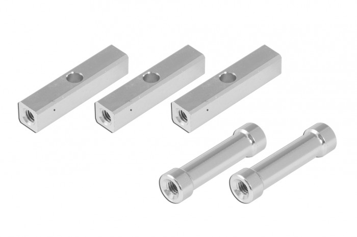 方鋁柱附3mm貫穿孔(5x5x23.5mm)及圓鋁柱(3x4.8x23.5mm)